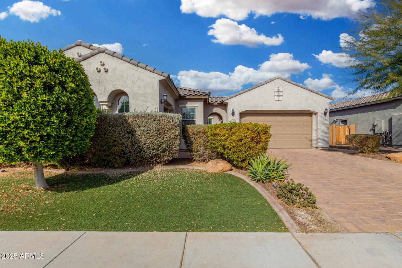 9438 W Weeping Willow Rd., Peoria, AZ 85383