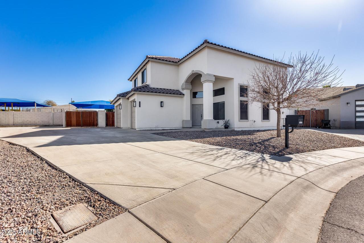 4333 W Shaw Butte Dr., Glendale, AZ 85304
