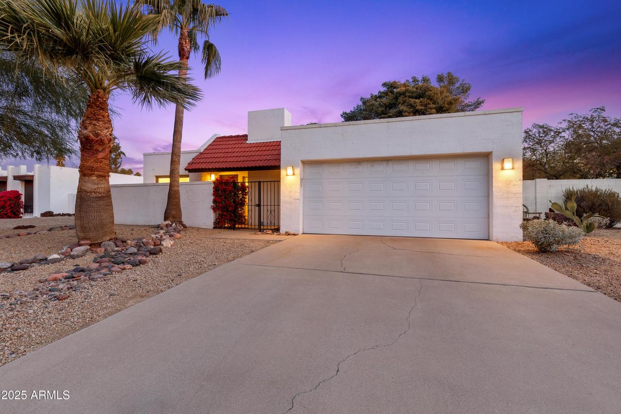 530 E Calavar Rd., Phoenix, AZ 85022