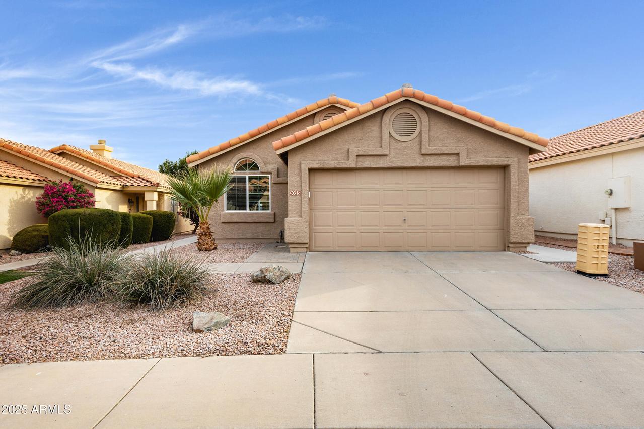 2023 E Glenhaven Dr., Phoenix, AZ 85048