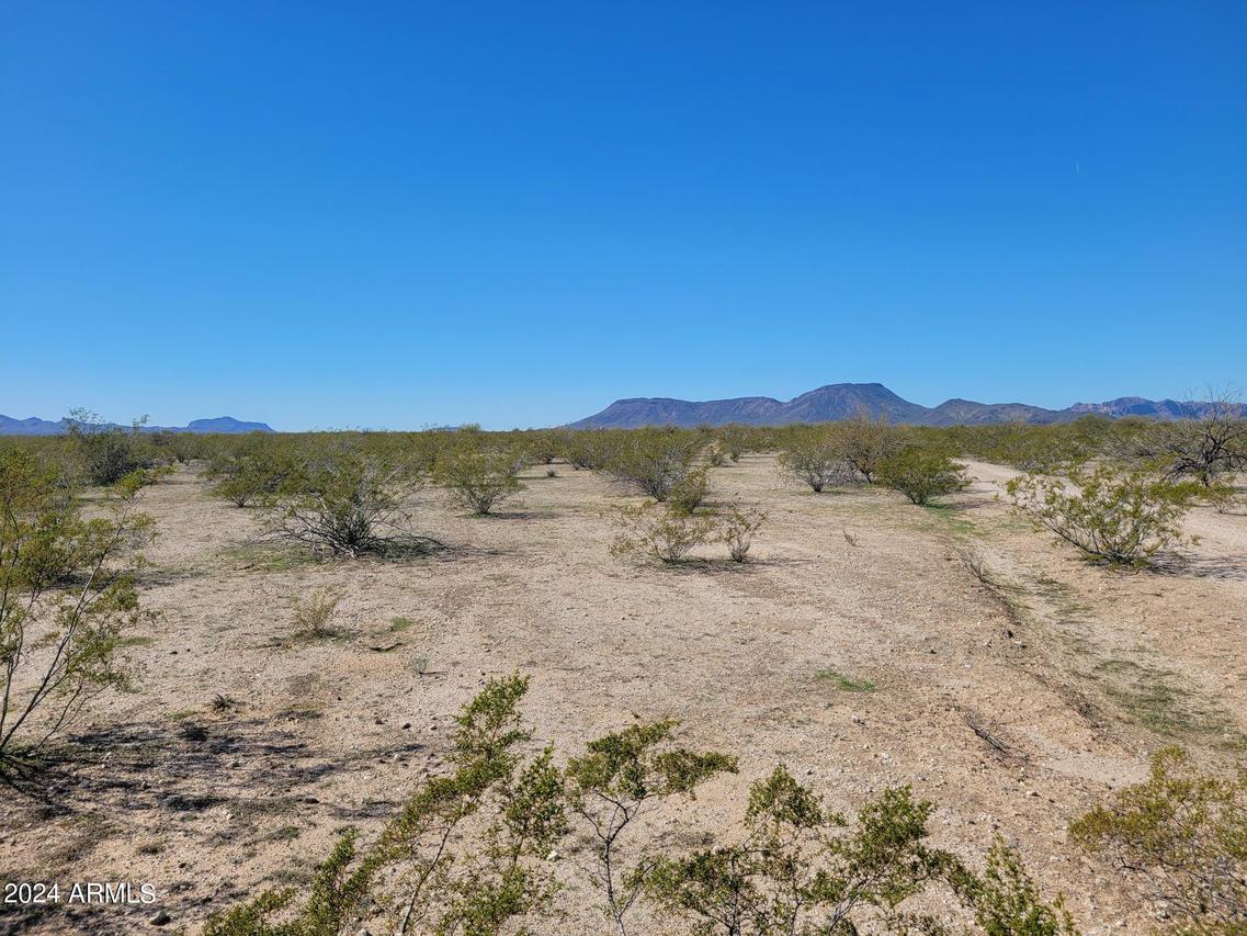 527XX W Carver Rd. #C&D, Tonopah, AZ 85354