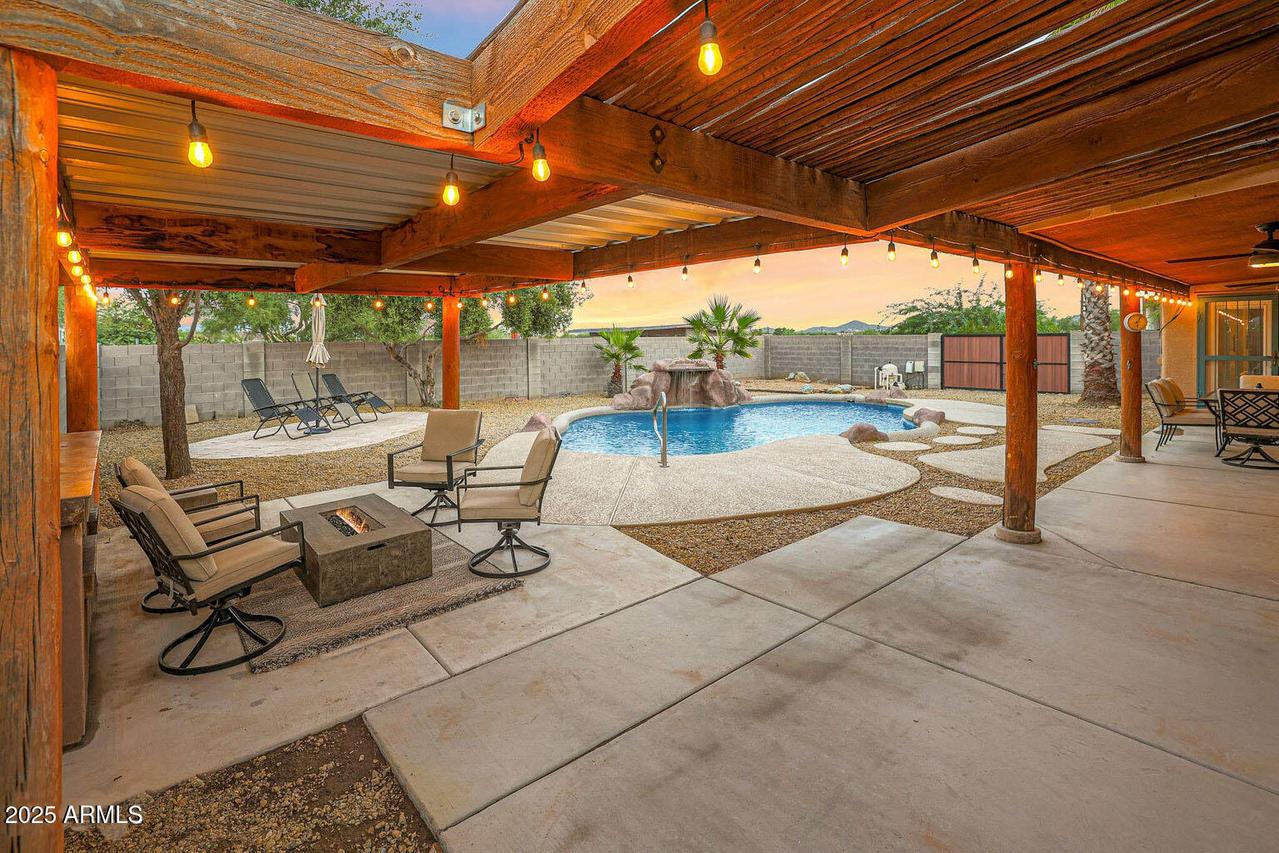 37213 N 17th Ave., Phoenix, AZ 85086