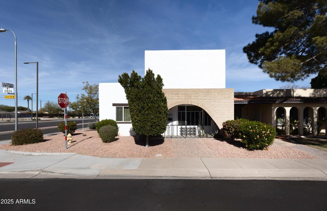 1850 W Stella Ln., Phoenix, AZ 85015