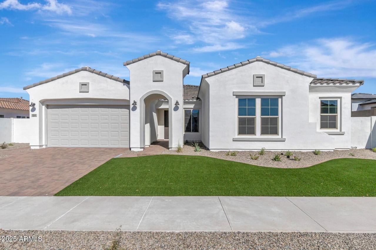 1032 W J Waltz Way, Apache Junction, AZ 85120