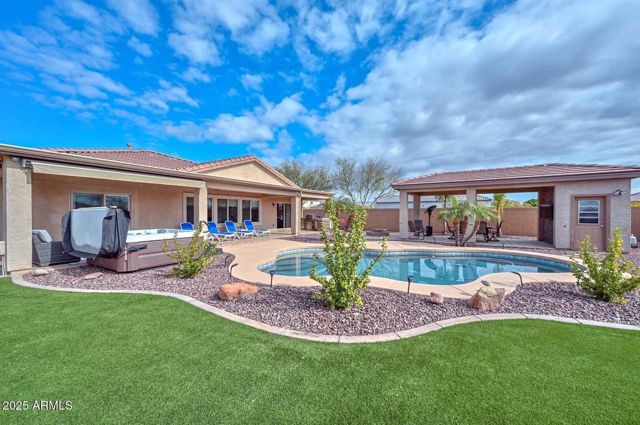 9911 W Jessie Ln., Peoria, AZ 85383