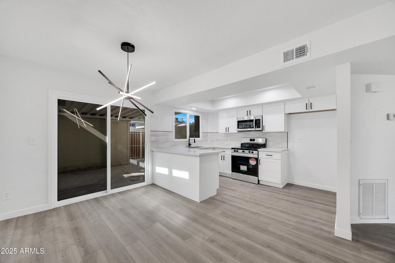 1387 N 44th St., Phoenix, AZ 85008