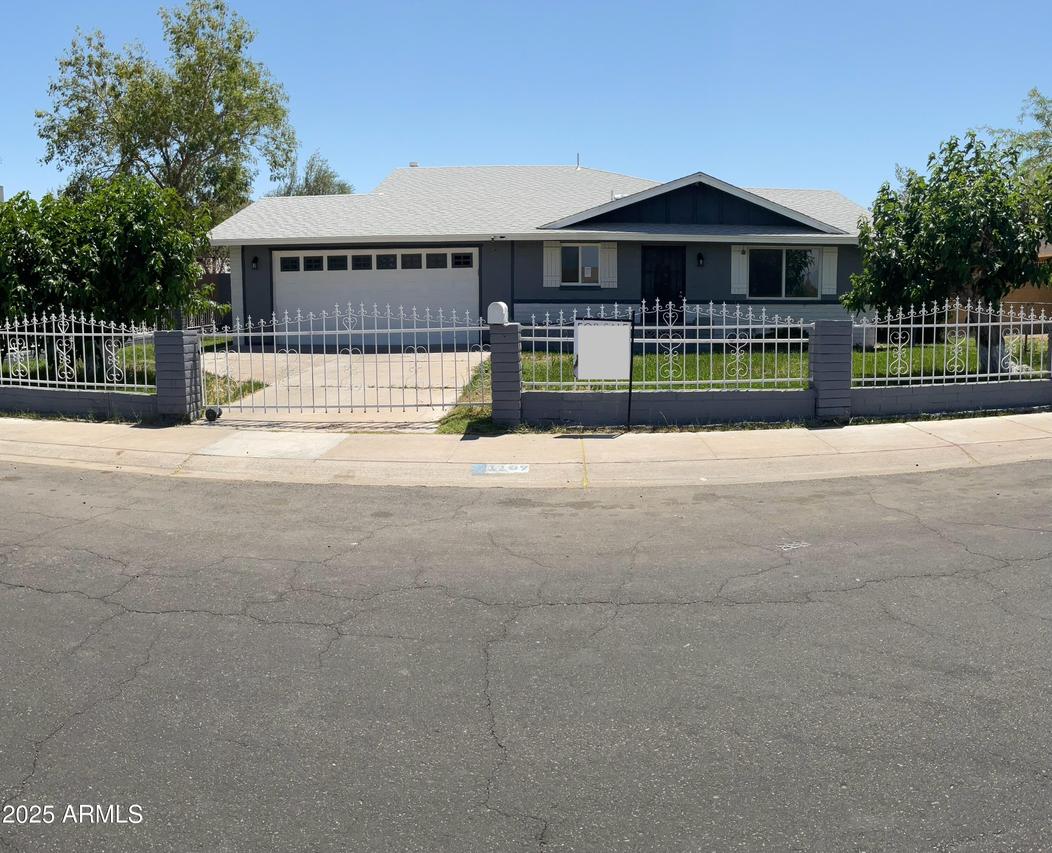 1109 E Caldwell St., Phoenix, AZ 85042