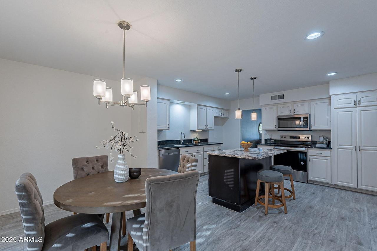 4914 E Lake Point Cir., Phoenix, AZ 85044