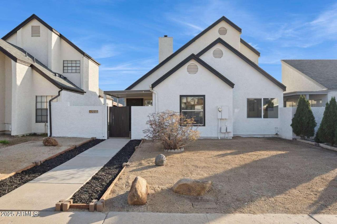 2233 W Ross Ave., Phoenix, AZ 85027