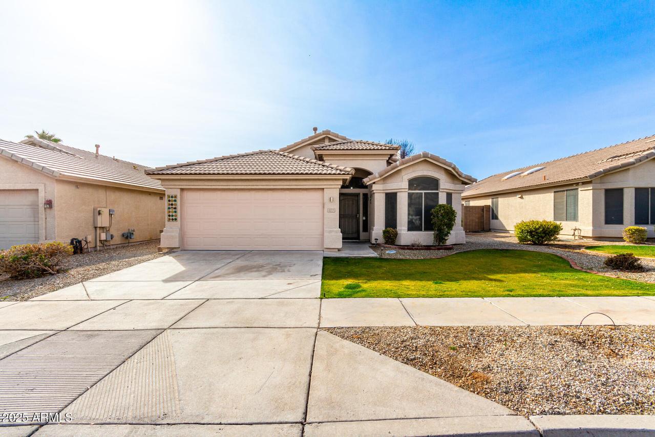 3037 E Roveen Ave., Phoenix, AZ 85032