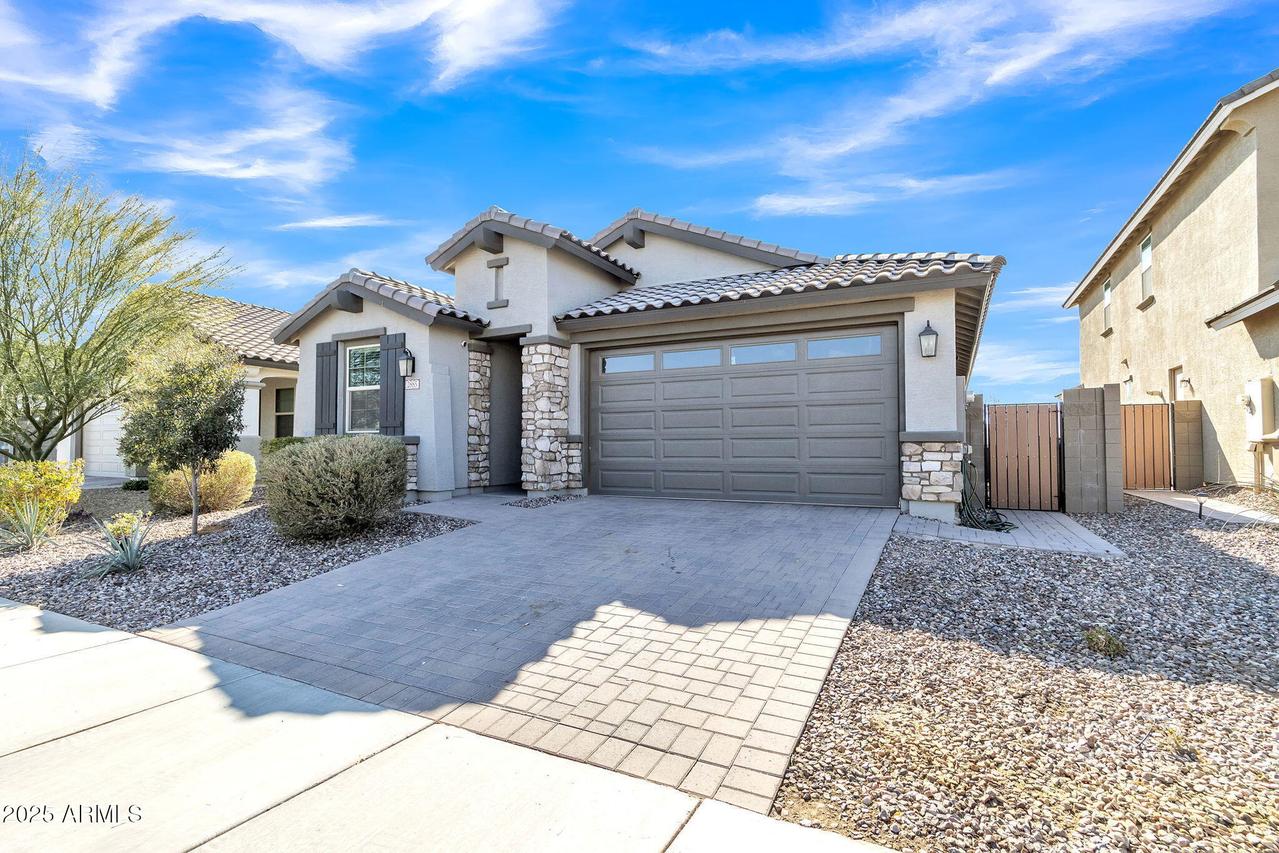 2885 W New River Dr., San Tan Valley, AZ 85144