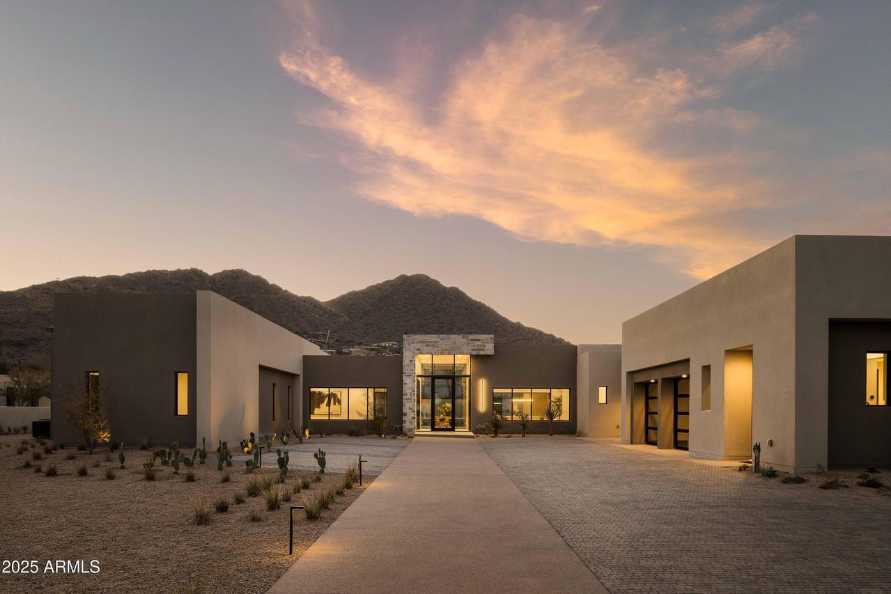5327 N Invergordon Rd., Paradise Valley, AZ 85253