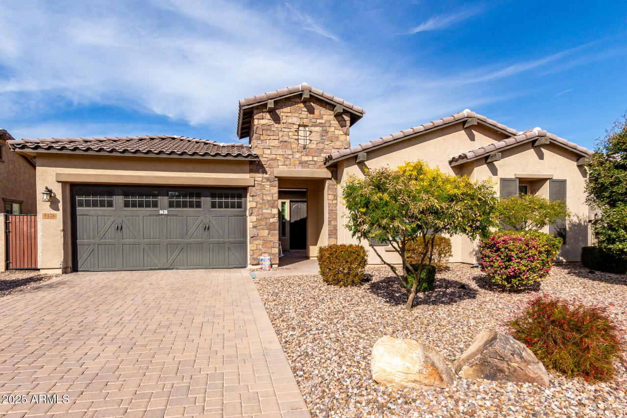 9426 W Daley Ln., Peoria, AZ 85383