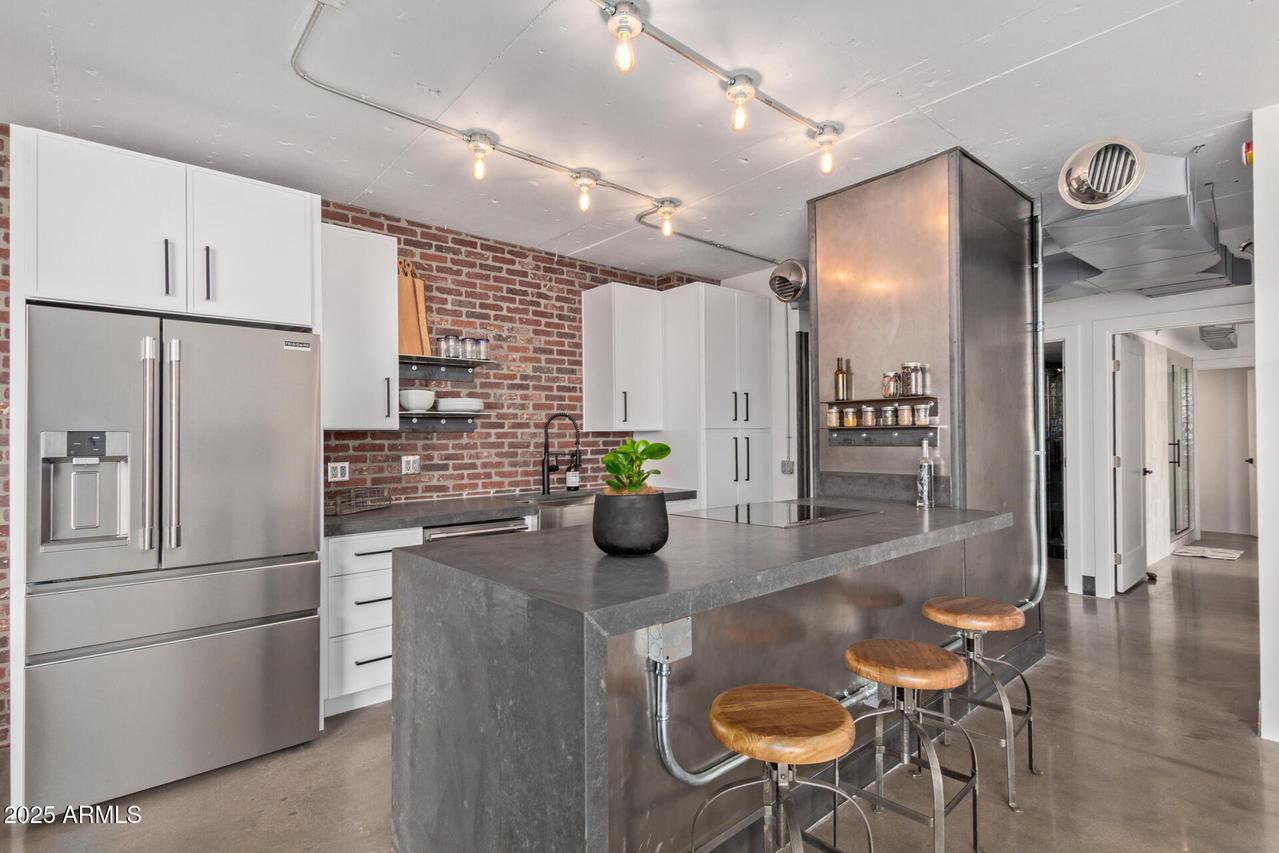 207 W Clarendon Ave. #B22, Phoenix, AZ 85013