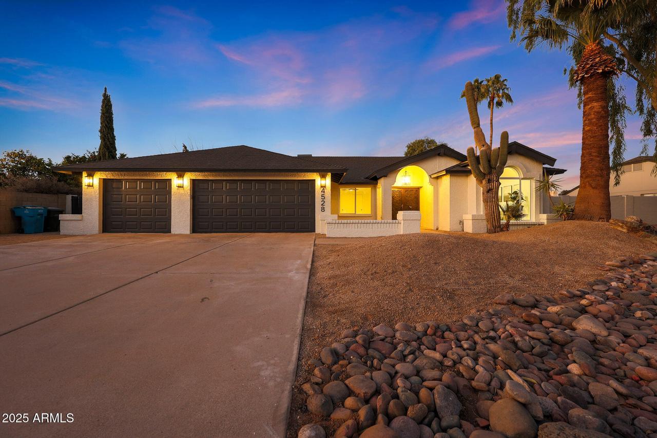 4528 E Sunnyside Ln., Phoenix, AZ 85032