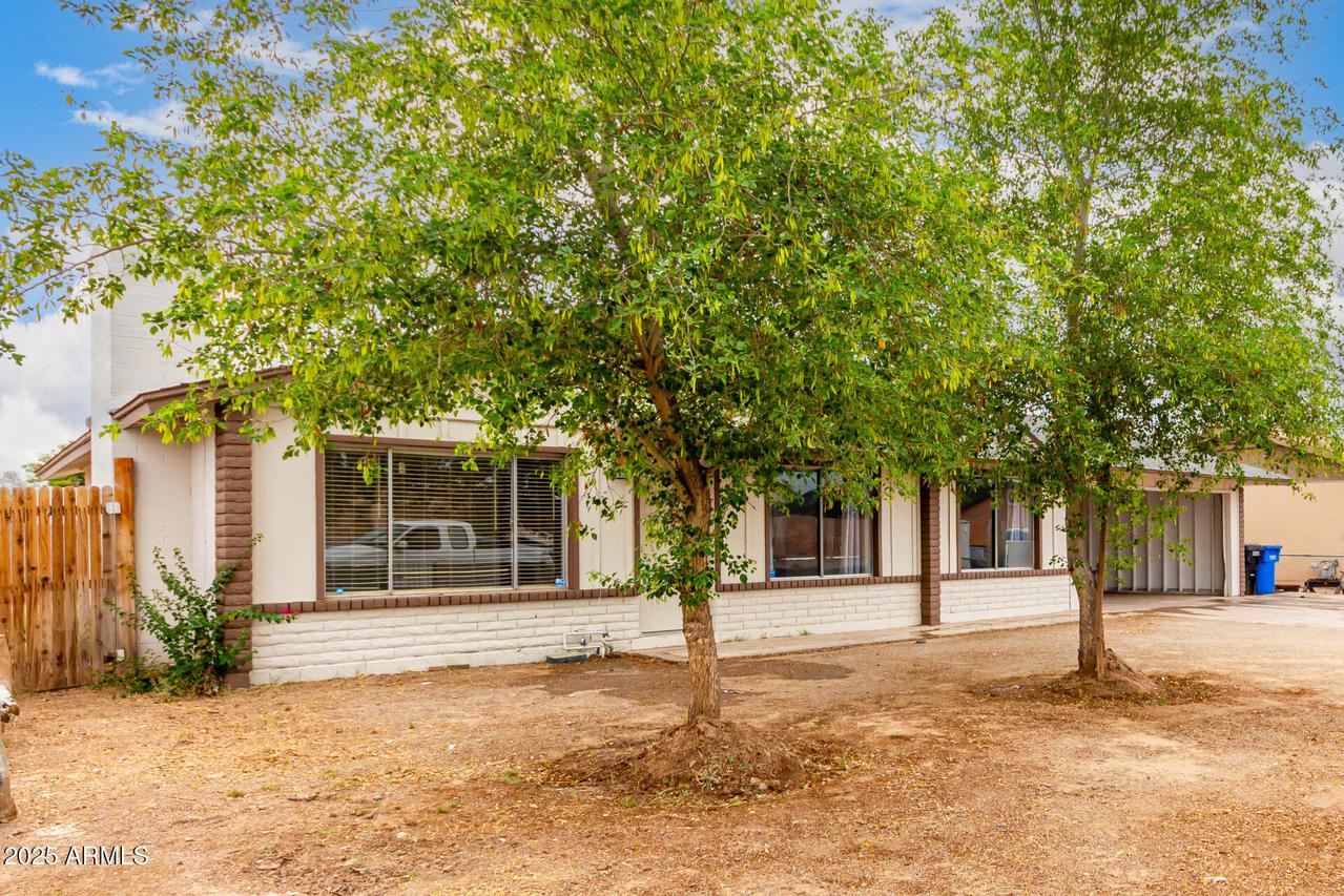 3042 N 87th Ave., Phoenix, AZ 85037