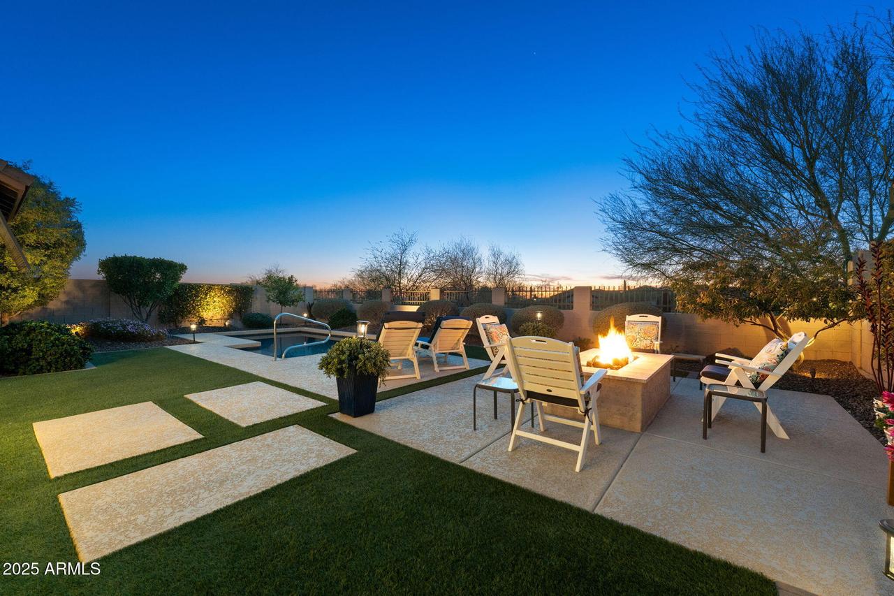 2046 N Red Cliff, Mesa, AZ 85207