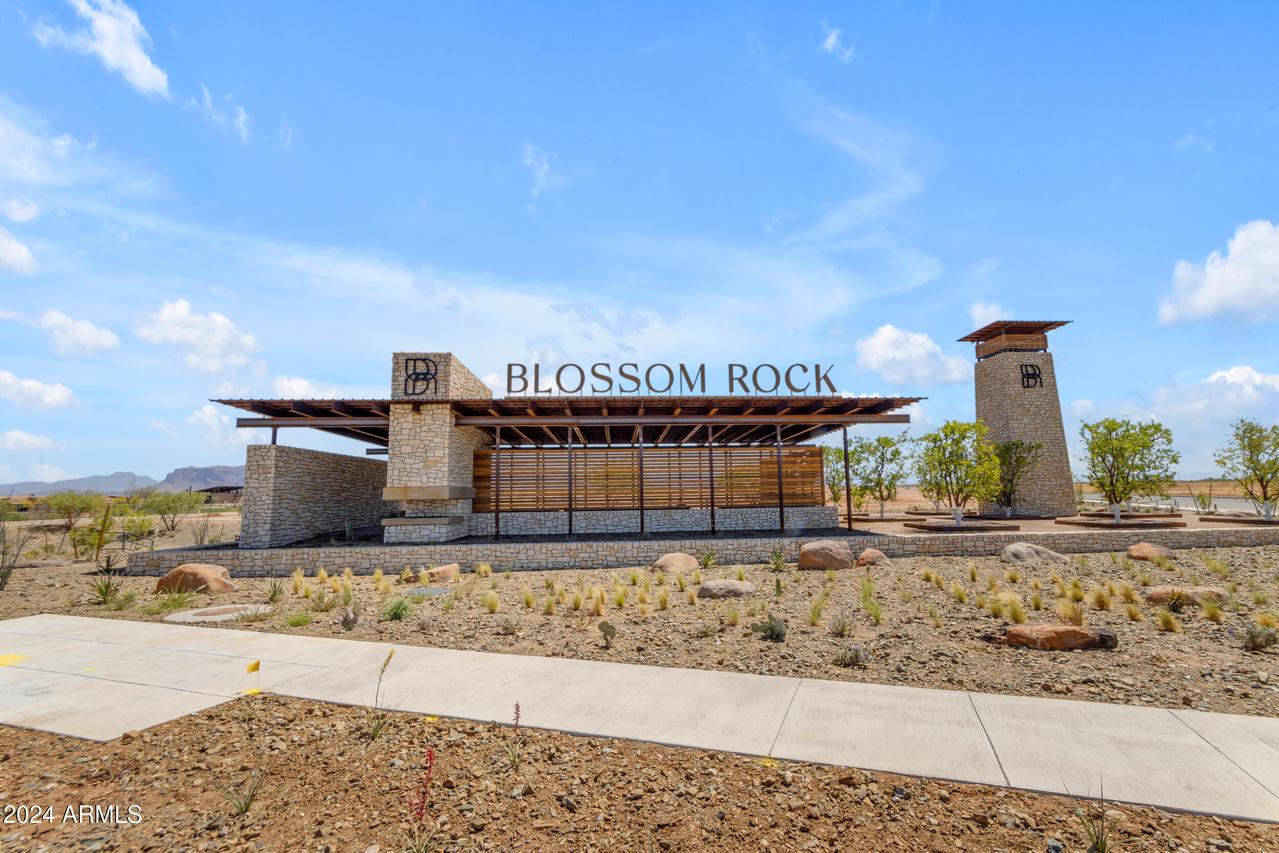 1428 W J Waltz Way, Apache Junction, AZ 85120