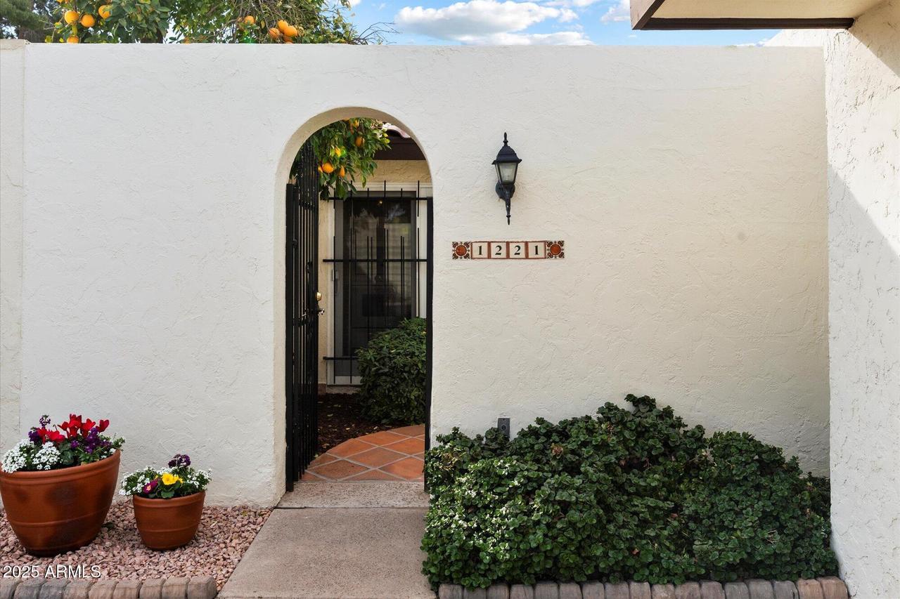 1221 E Palacio Dr., Phoenix, AZ 85014