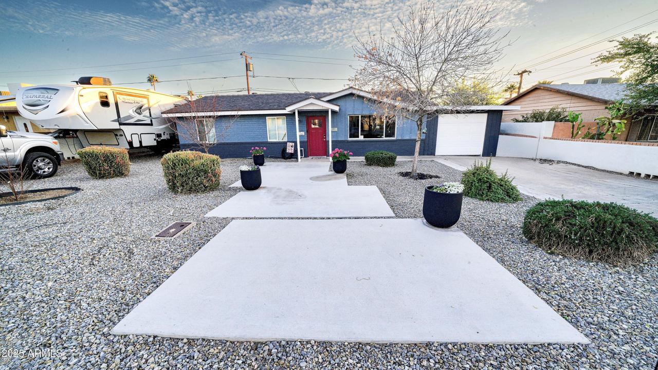 1207 E Alice Ave., Phoenix, AZ 85020