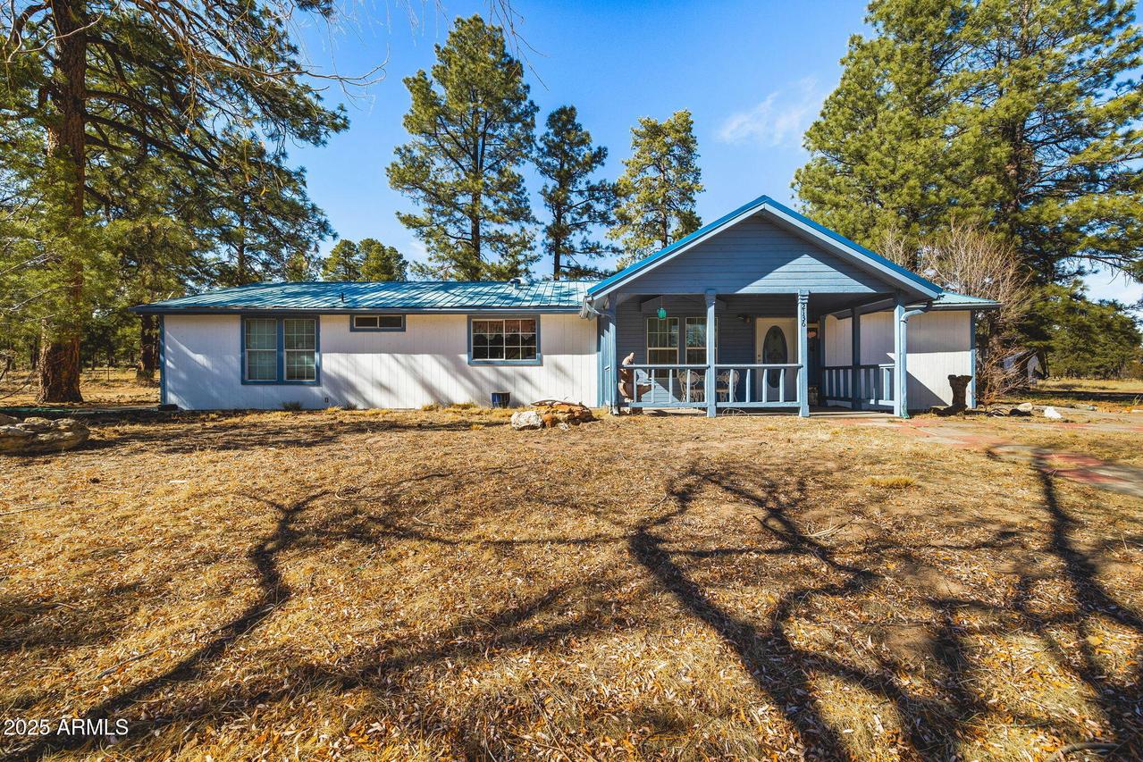 2136 Four Wheel Rd., Overgaard, AZ 85933