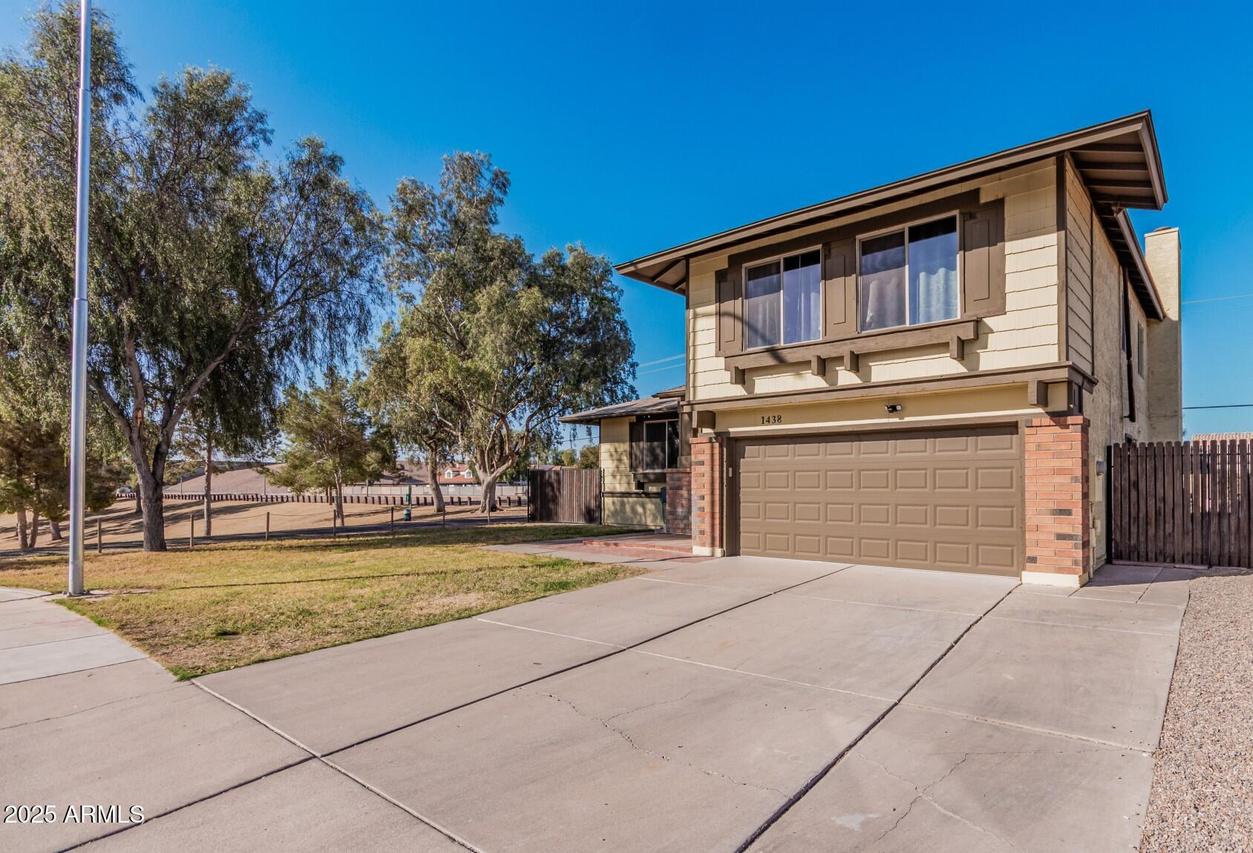1438 S 30th St., Mesa, AZ 85204