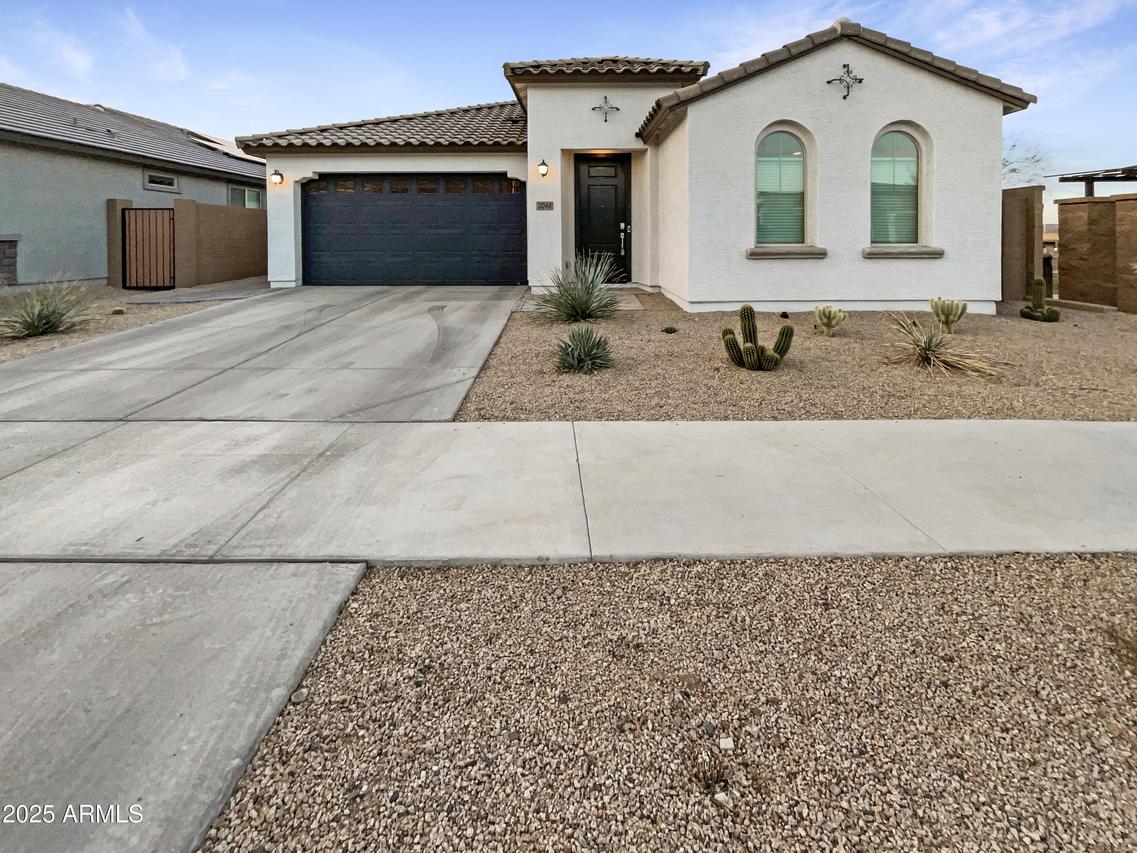 2061 W Burnside Tr., Phoenix, AZ 85085