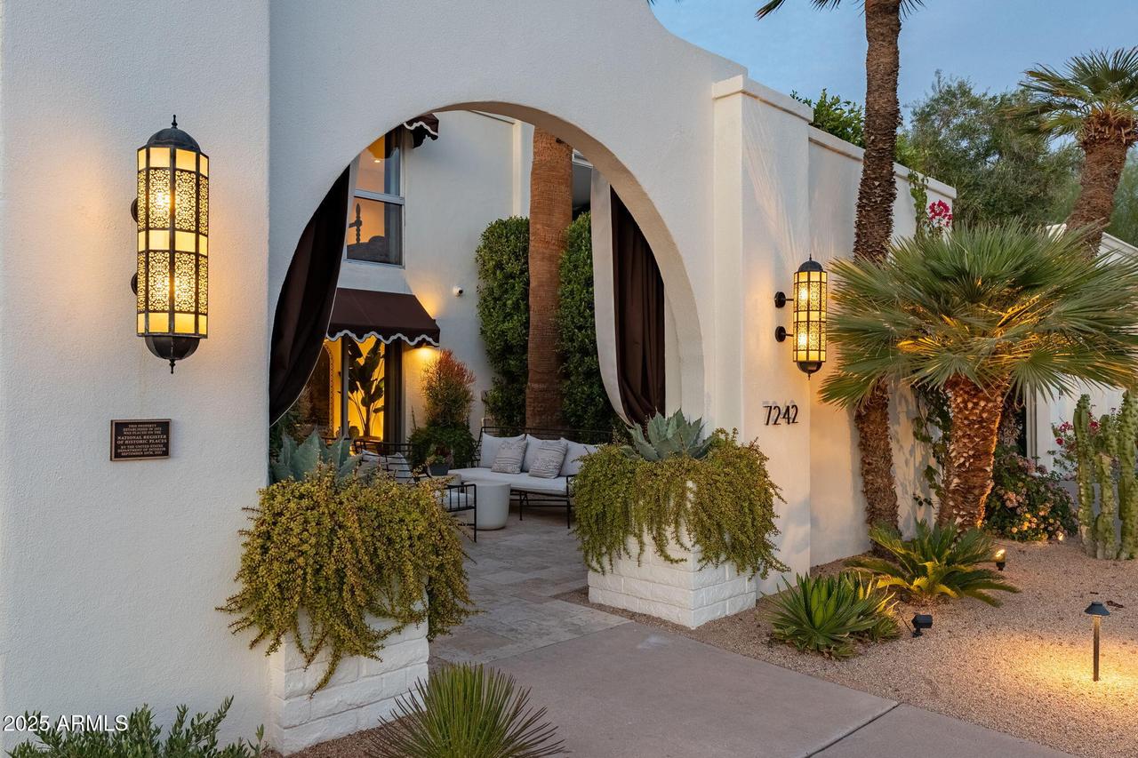 7242 E Joshua Tree Ln., Scottsdale, AZ 85250