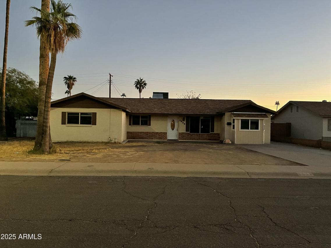 1533 W 7th St., Tempe, AZ 85281