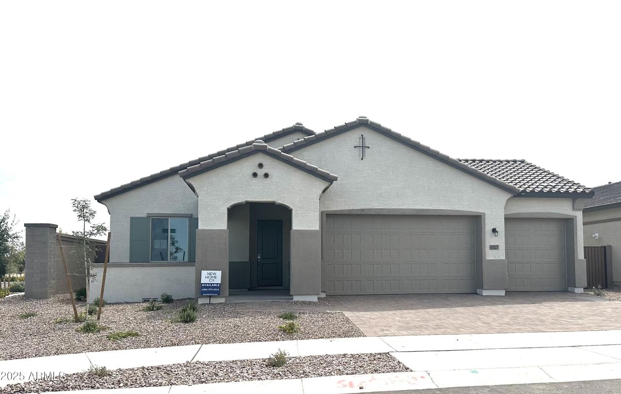 43527 N Wollemi St., Queen Creek, AZ 85140