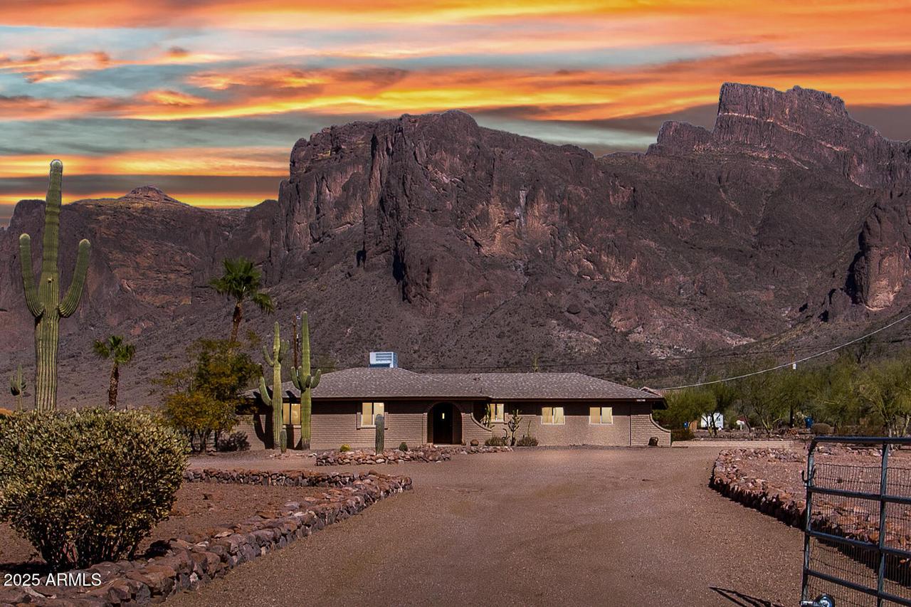 5962 E Siesta St., Apache Junction, AZ 85119