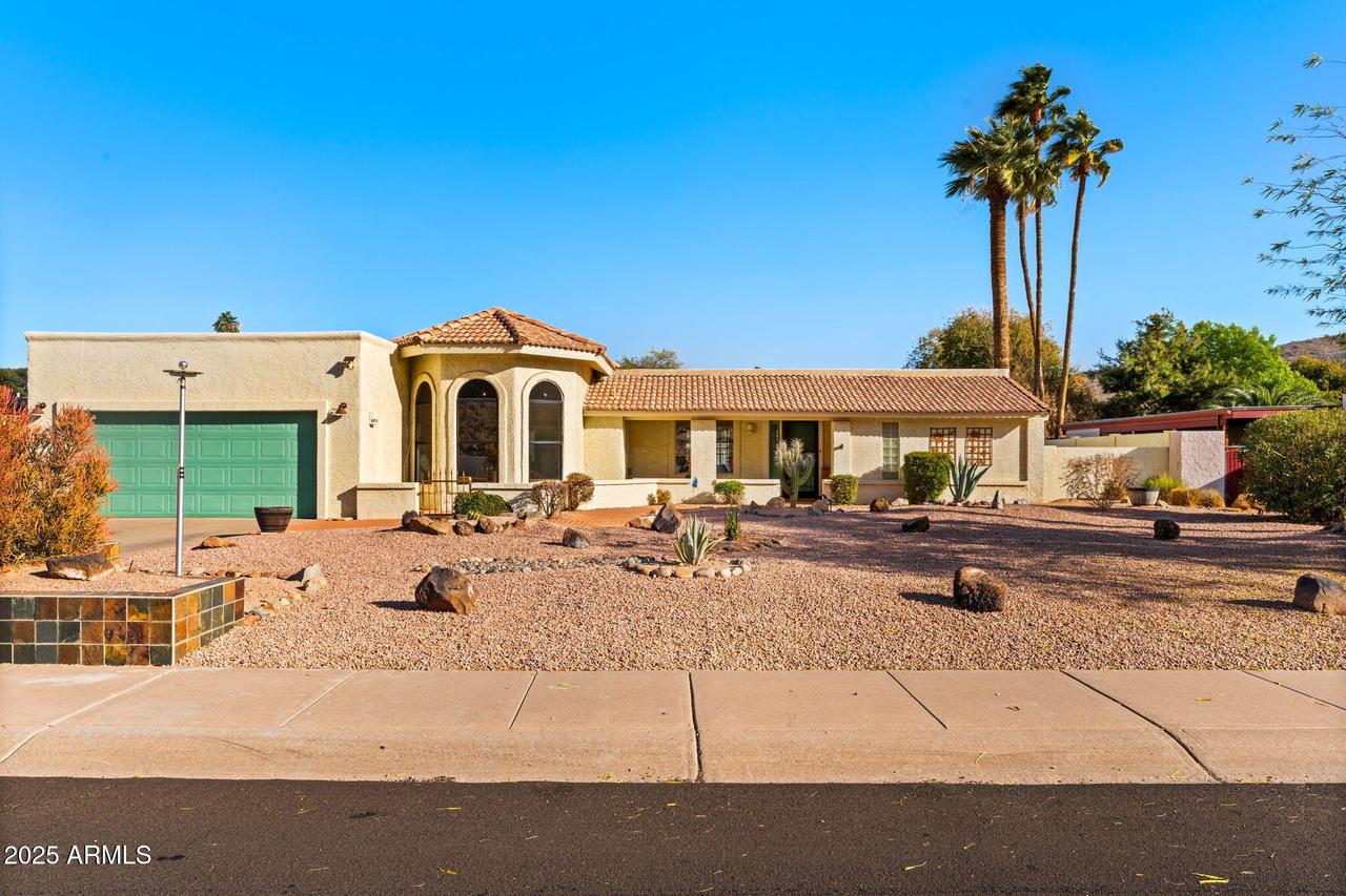 1031 W Indian Hills Pl., Phoenix, AZ 85023