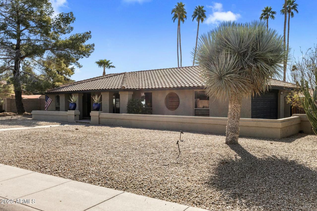 301 E Carol Ann Way, Phoenix, AZ 85022