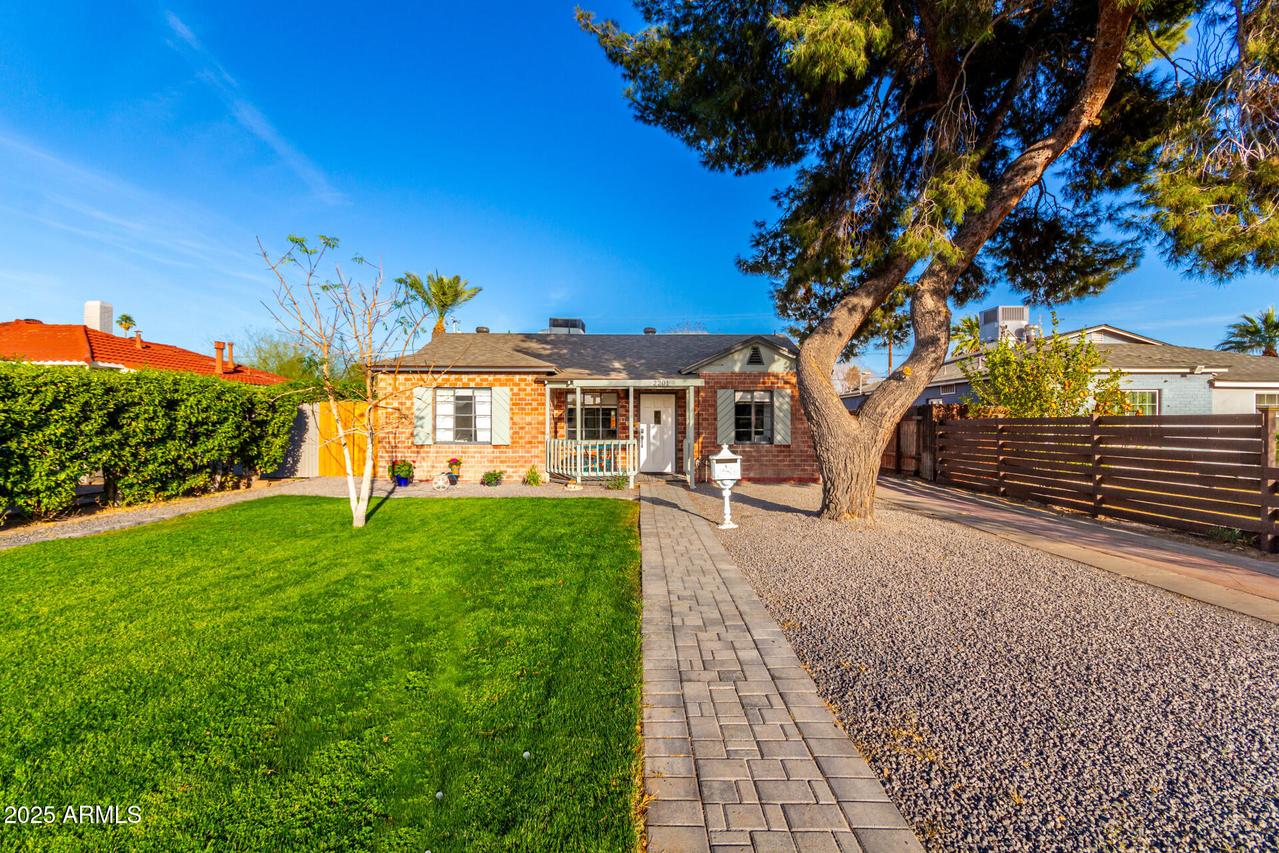 2201 N 17th Ave., Phoenix, AZ 85007