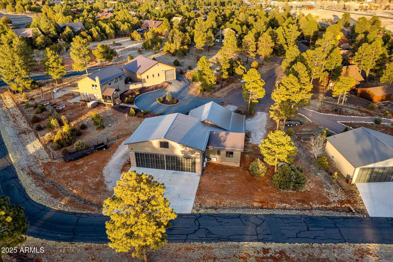 2270 Spitfire Cir., Overgaard, AZ 85933
