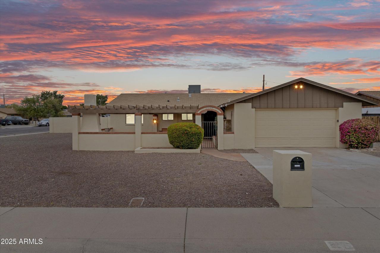 2220 W Surrey Ave., Phoenix, AZ 85029