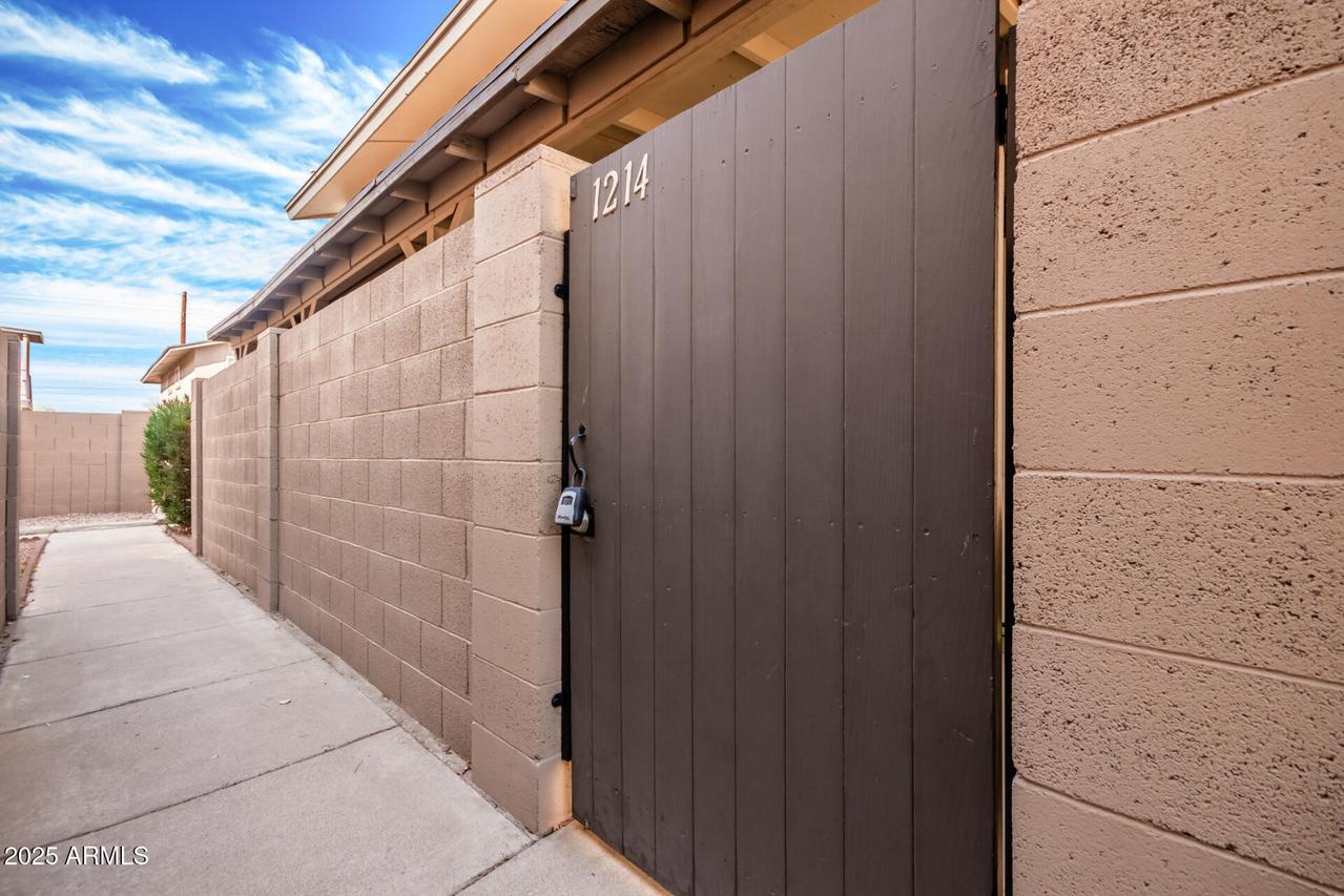 1214 N 84th Pl., Scottsdale, AZ 85257