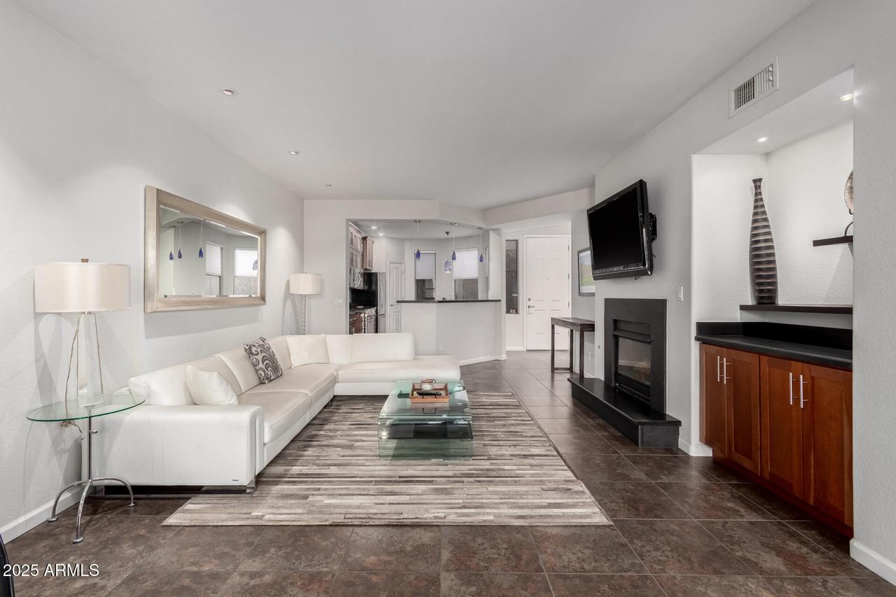 15221 N Clubgate Dr. #1088, Scottsdale, AZ 85254