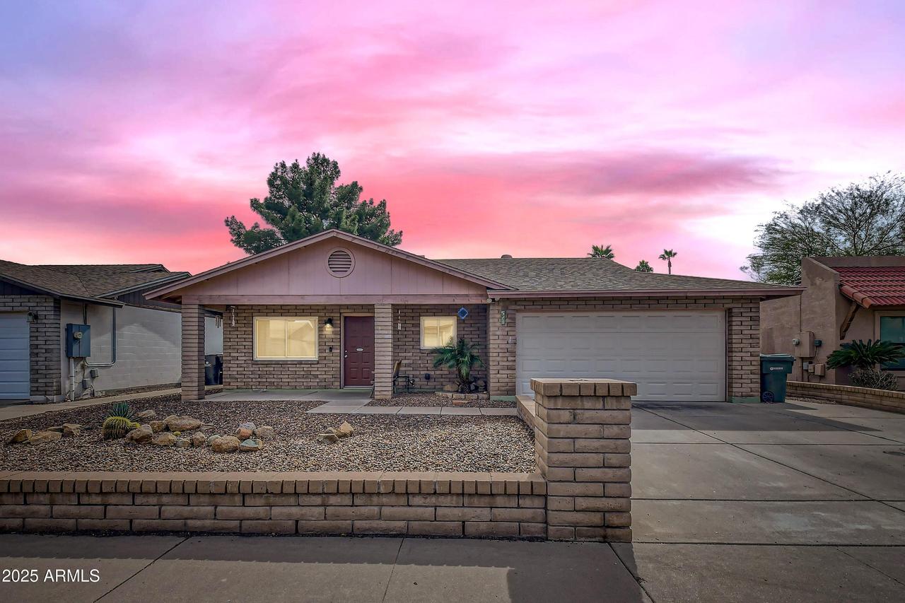 521 E Oraibi Dr., Phoenix, AZ 85024