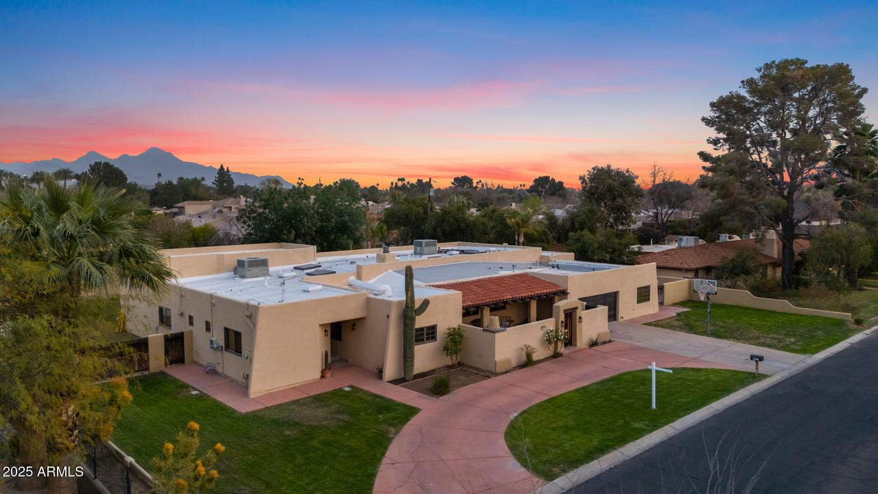 8821 N 9th Ave., Phoenix, AZ 85021