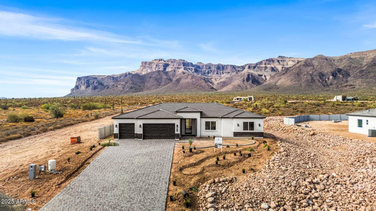 9230 E Cloudview Ave., Gold Canyon, AZ 85118