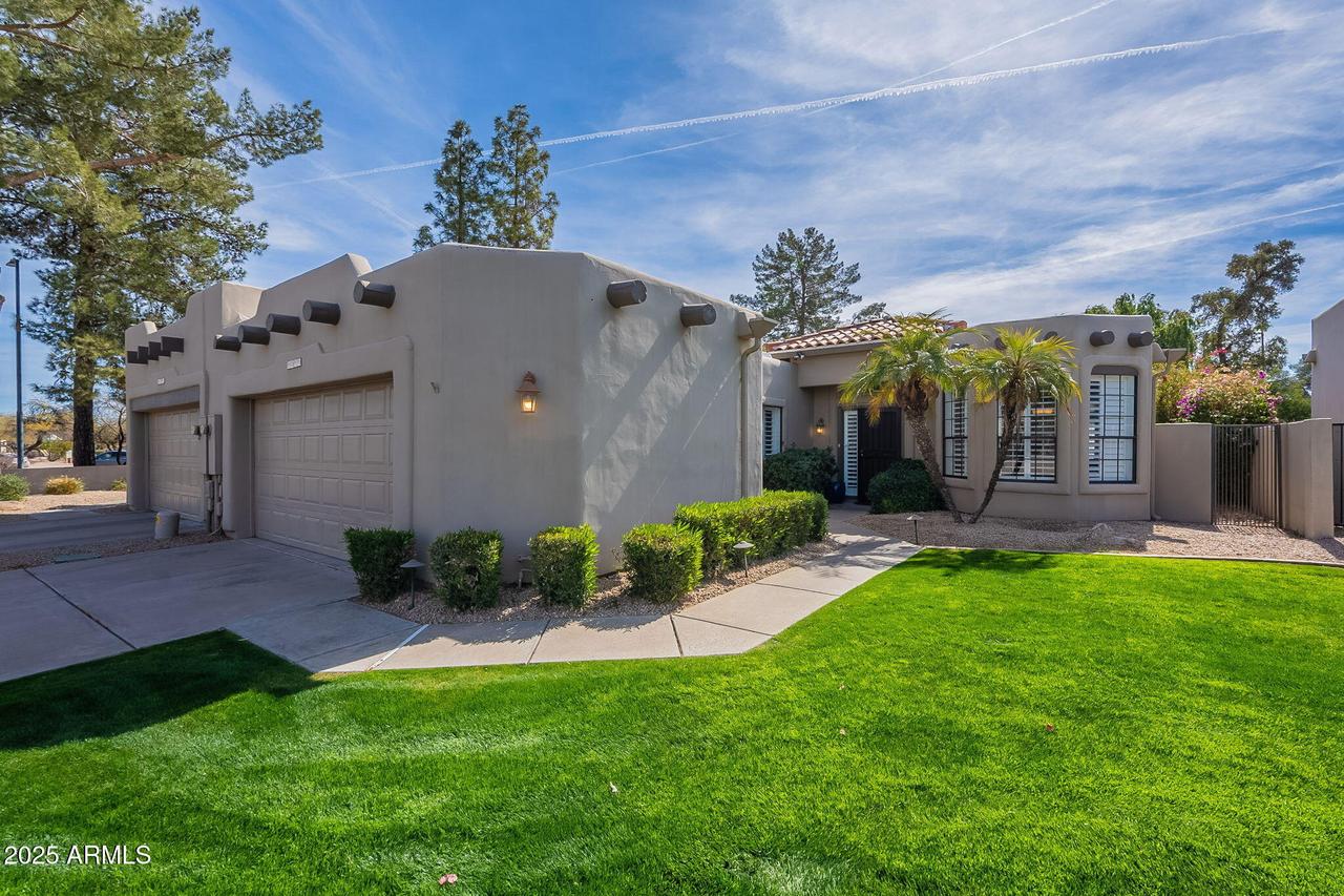 4091 E Round Hill Dr., Phoenix, AZ 85028