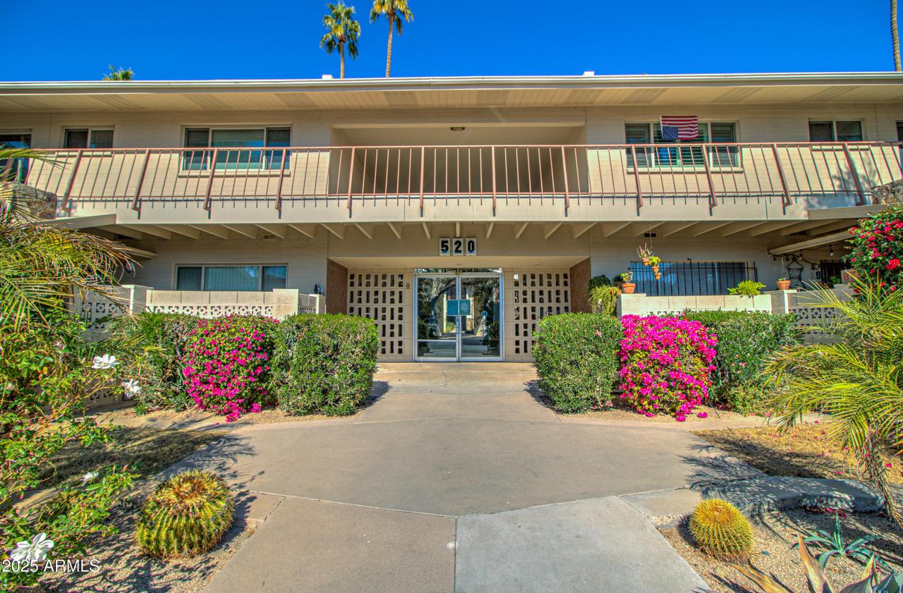 520 W Clarendon Ave. #E18, Phoenix, AZ 85013
