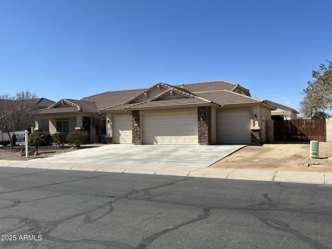 39642 N Oxford Way, San Tan Valley, AZ 85140