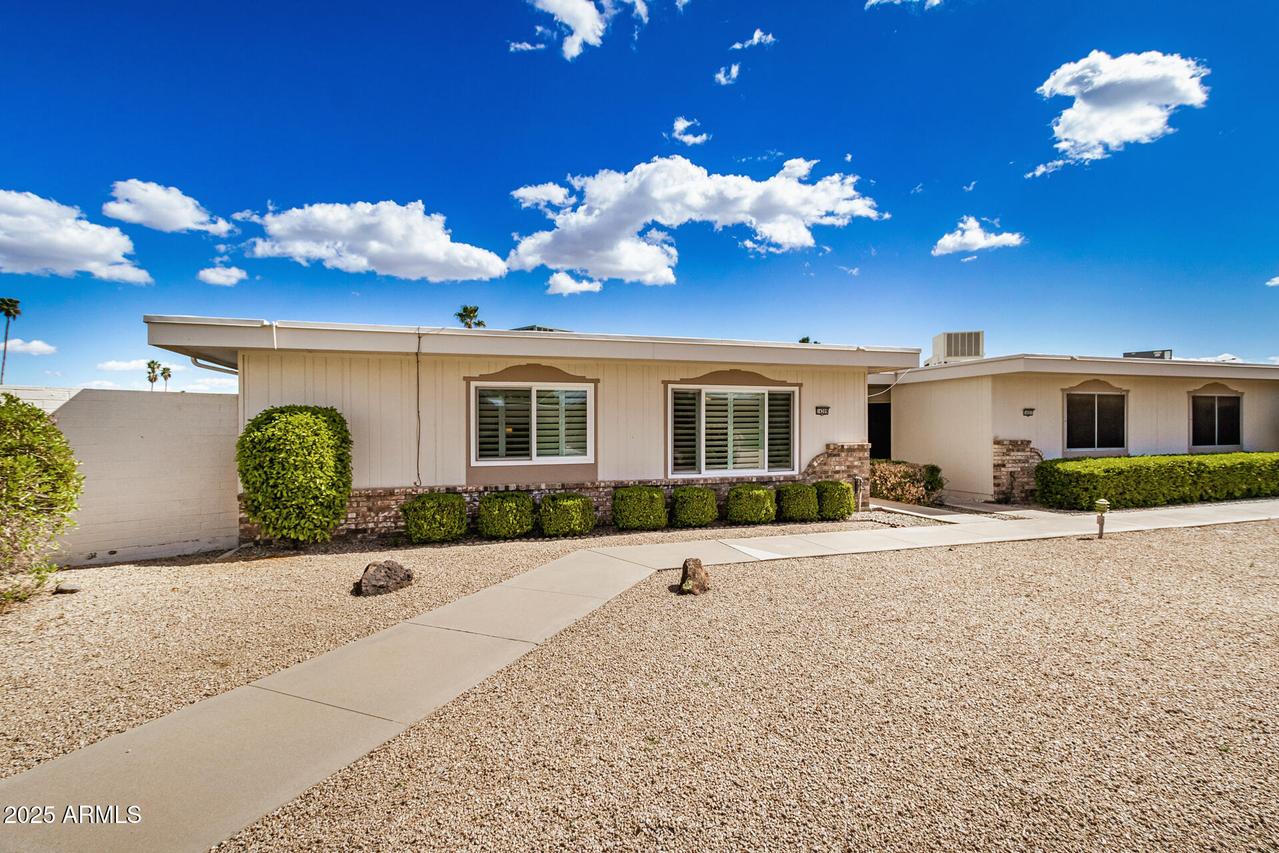 14209 N Palm Ridge Dr., Sun City, AZ 85351