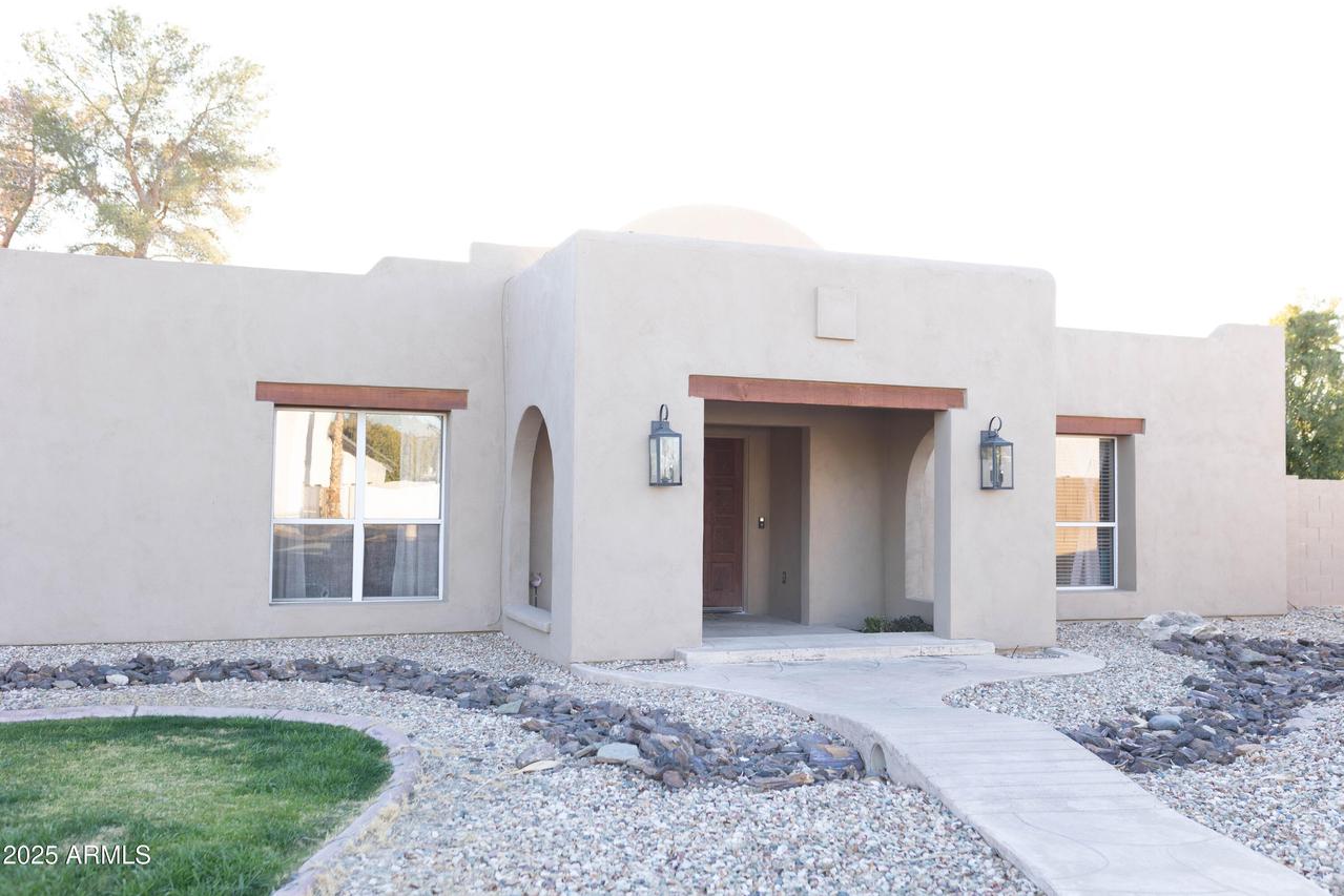 2113 E Glencove St., Mesa, AZ 85213