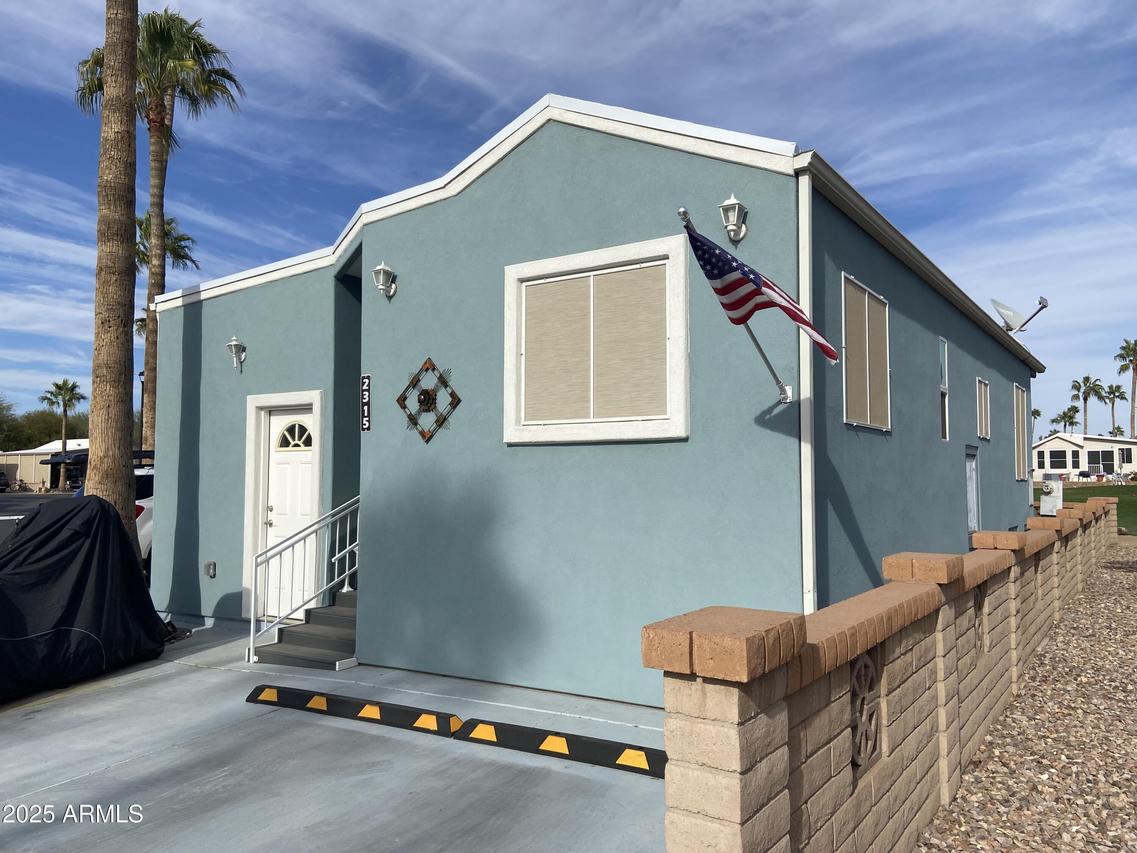 2315 S Seminole Dr., Apache Junction, AZ 85119