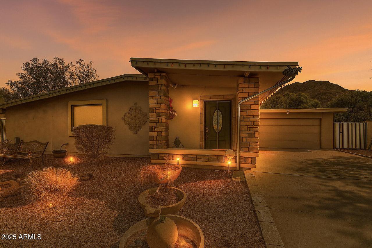 9031 N 14th St., Phoenix, AZ 85020