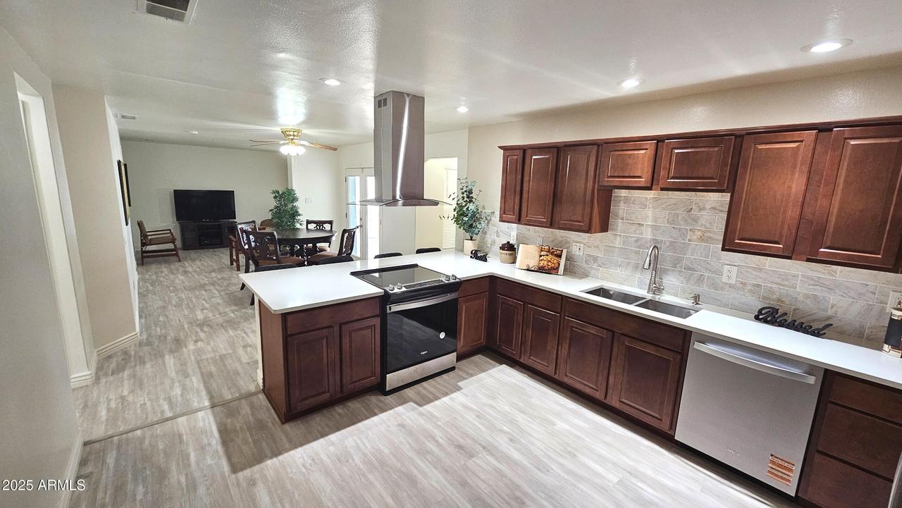 2907 S Elm St., Tempe, AZ 85282
