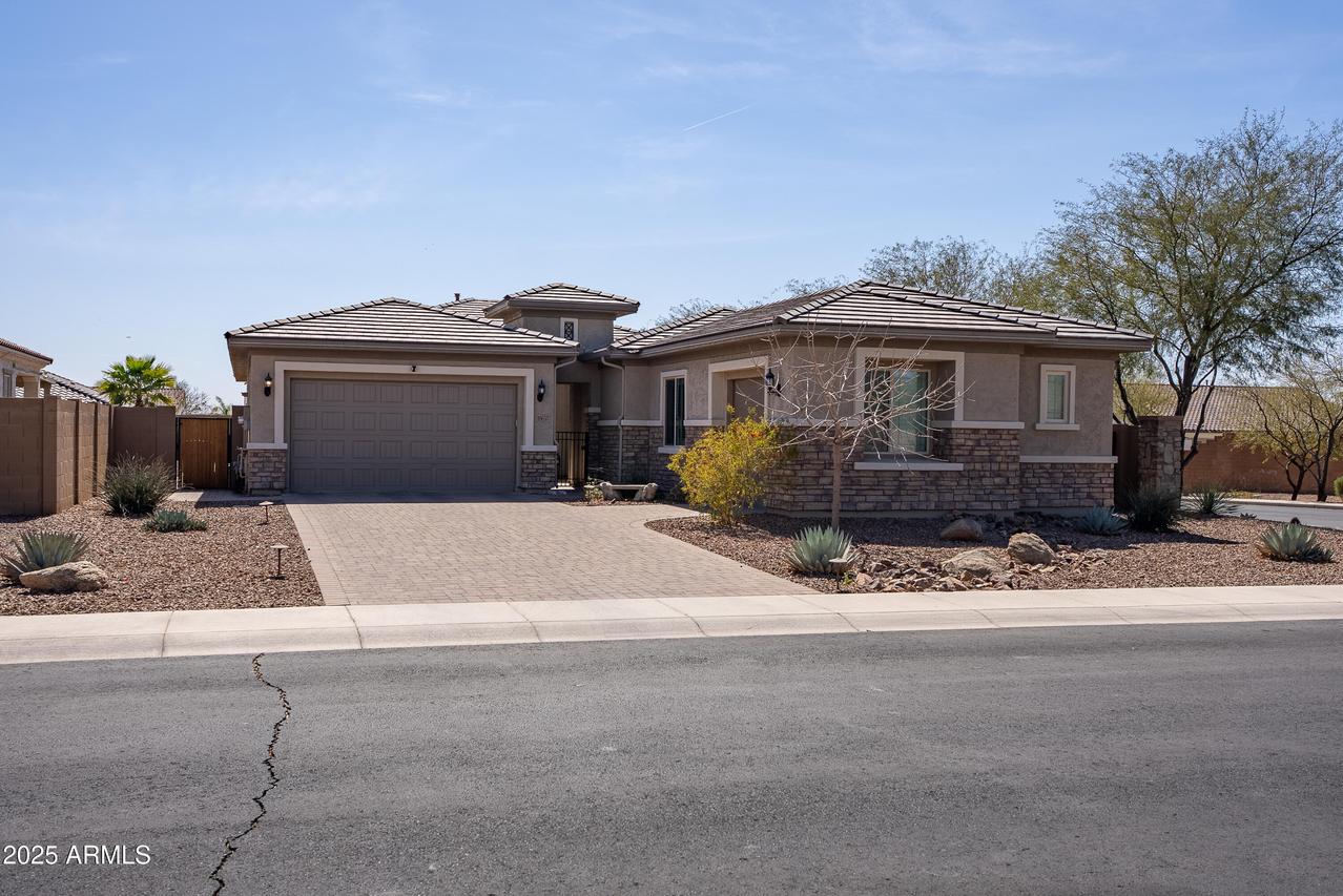 10657 E Evergreen St., Mesa, AZ 85207